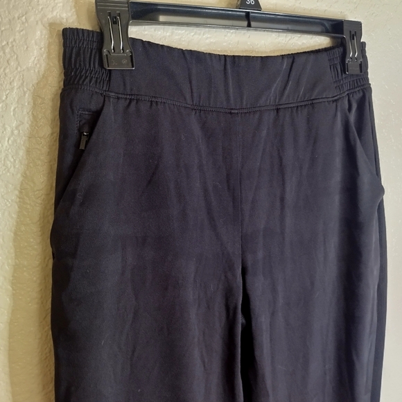 ATHLETA Lined Jogger in Black Camo Sz 4 - Picture 3 of 10